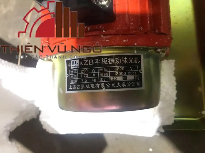 Mini handheld concrete vibratory compactor