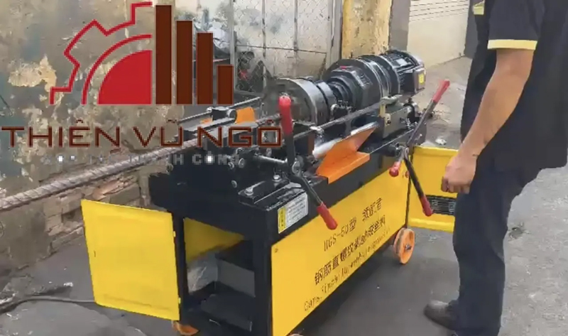 Bar end threading lathe