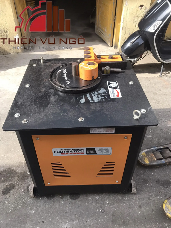 Rebar bending machine