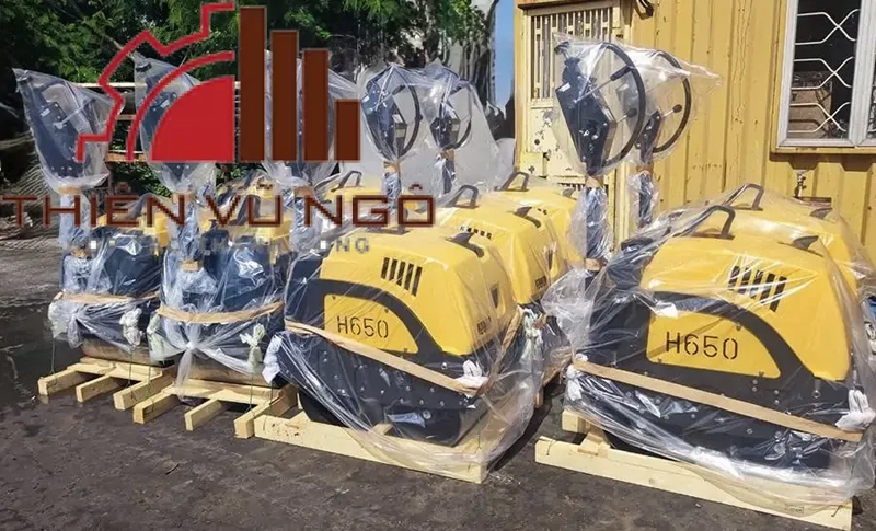 600kg walk-behind roller