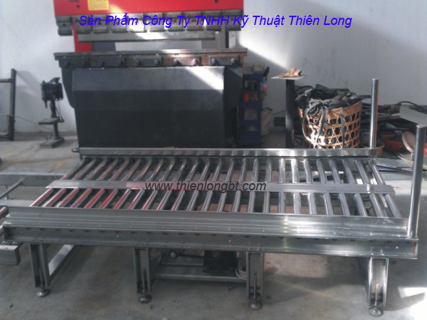Roller conveyor