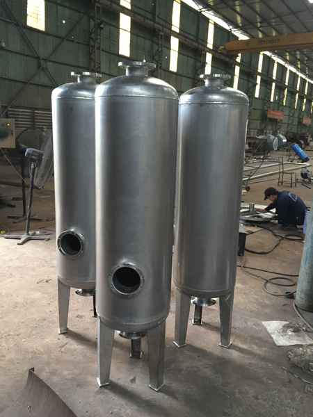 Pressure filtration tank