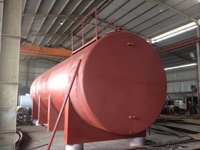Oil storage tank