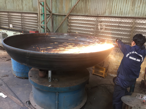 Dished end beveling machine