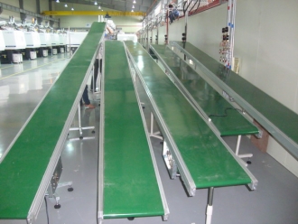 Plastic injection machines conveyor