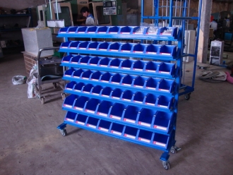 Screw bolts shelf