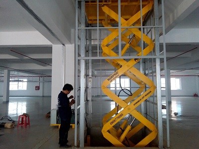Hydraulic lift platform