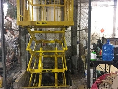 Hydraulic lift platform