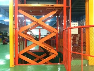 Hydraulic lift platform