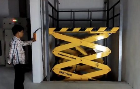 Hydraulic lift platform