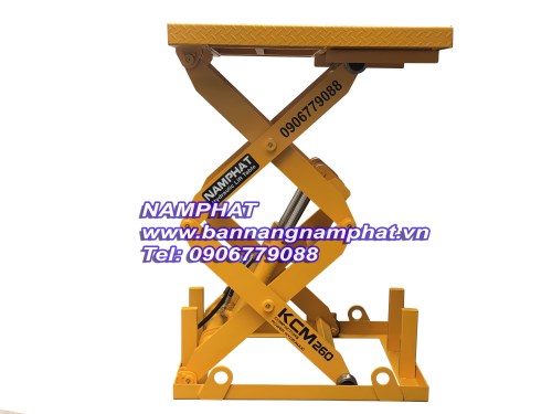Hydraulic lift table