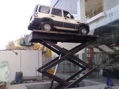 Vehicle lift table