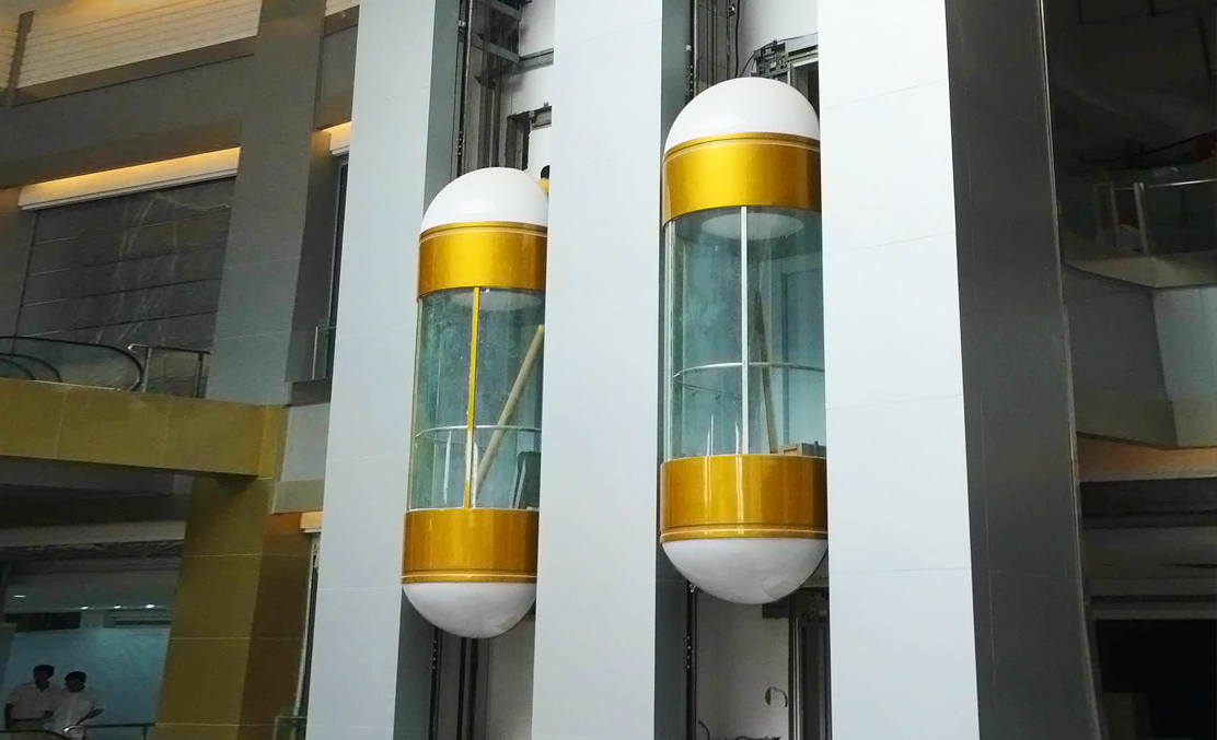 Glass elevator