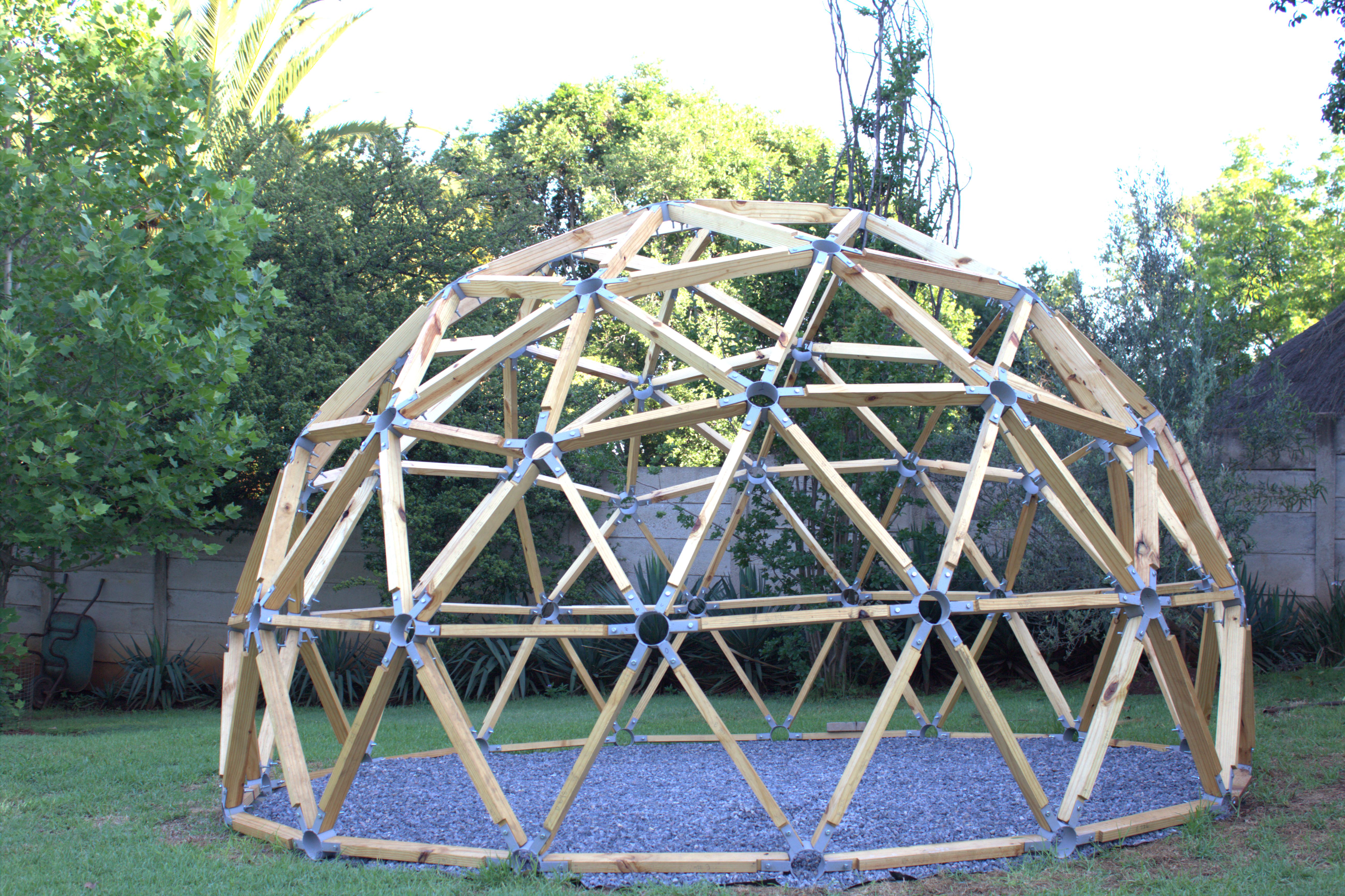 Geodesic steel structure