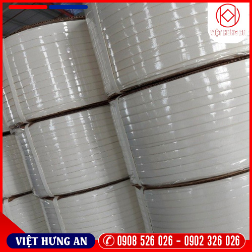 Plastic strapping bands