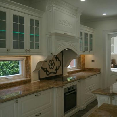 Kitchen cabinet