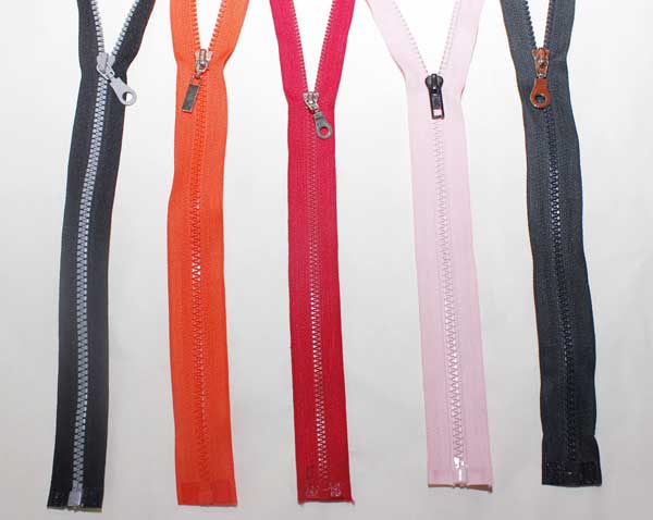 Plastic molded zipper