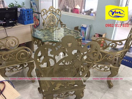 Cast Aluminum Table And Chair