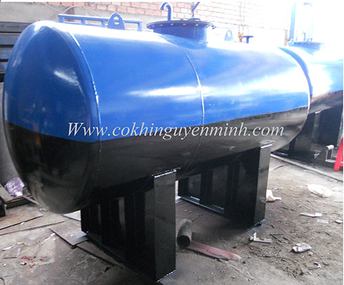 Oil storage tank