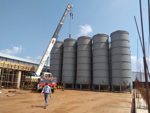 Latex storage tank