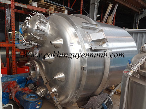 Chemical storage tank