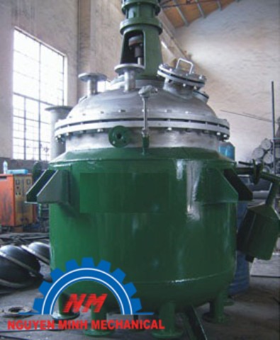 Double shell mixing tank