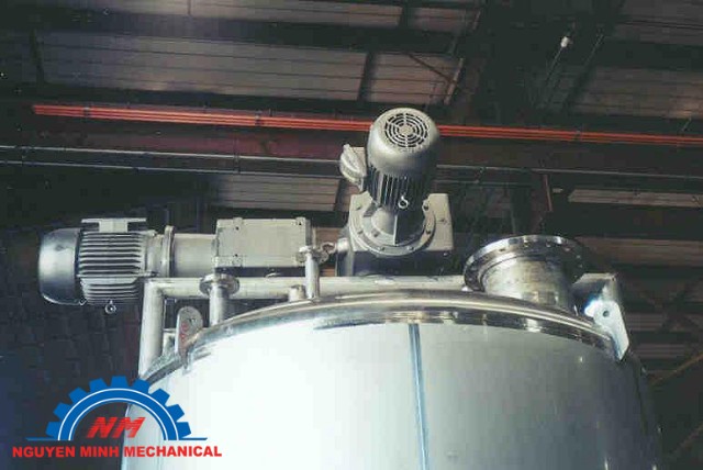 Mixing tank