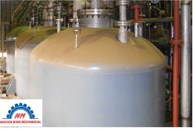 Wastewater treatment tank