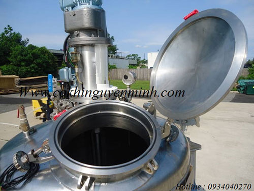 Pressure mixing tank