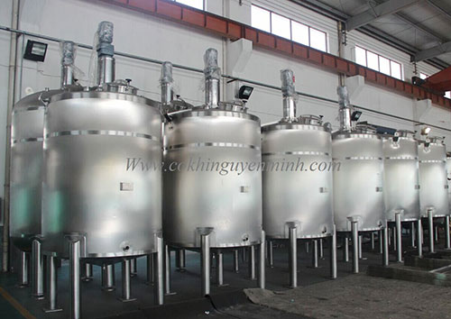 Chemical mixing tank