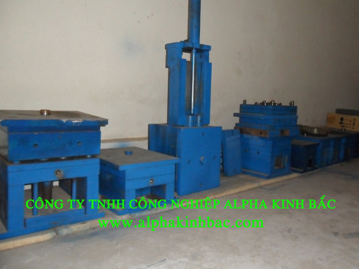 Plastic pressed mould