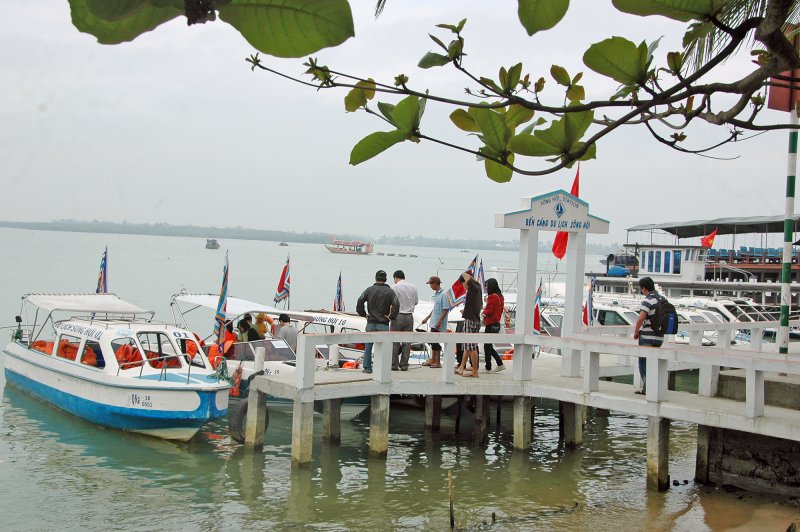 Hoi river port