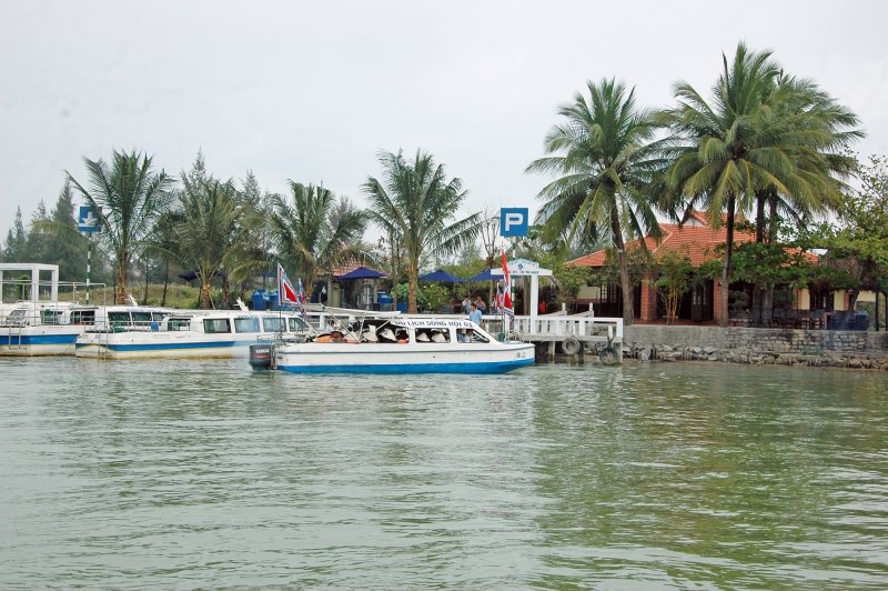 Hoi river tour