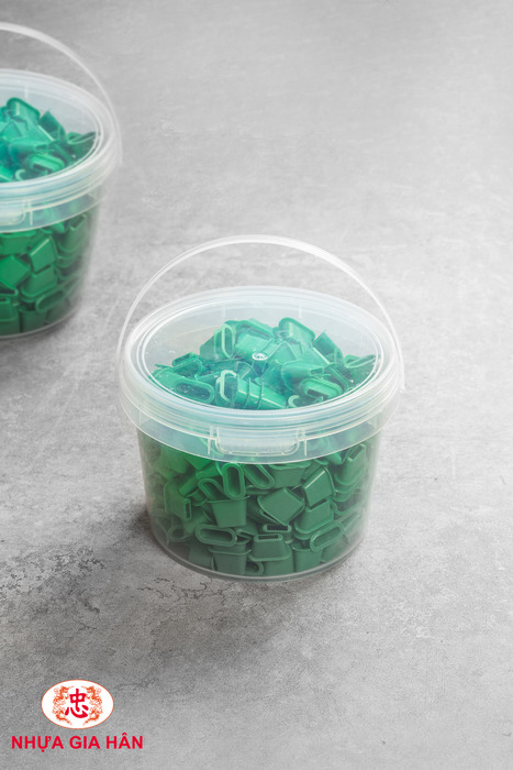 Round plastic bucket 2000ml