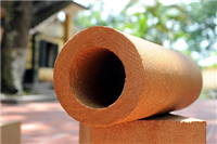 Refractory brick