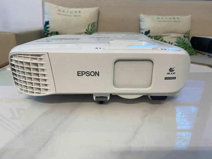 Epson EB-2247U Projector