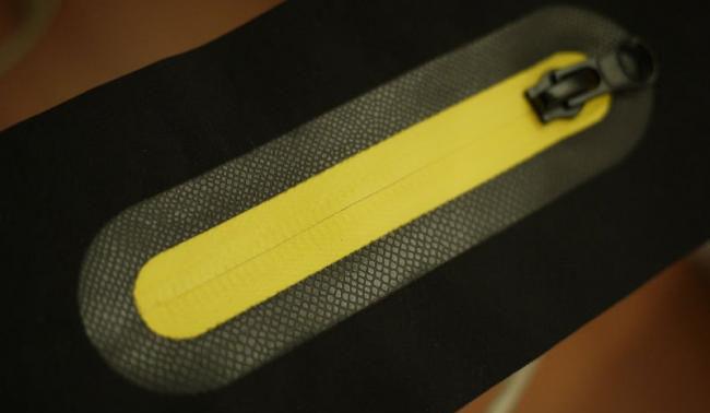 Waterproofing zipper