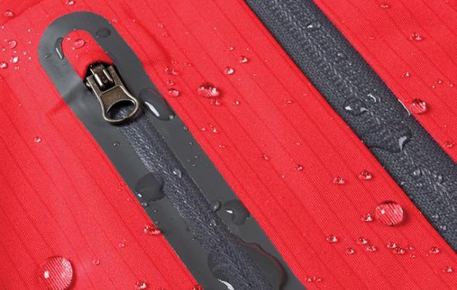 Waterproofing zipper