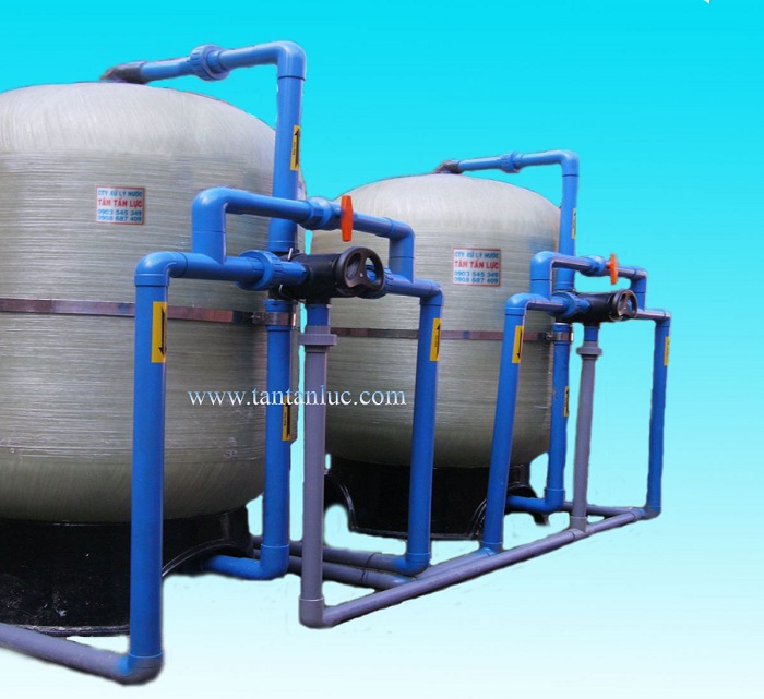 Cleaning water filter system
