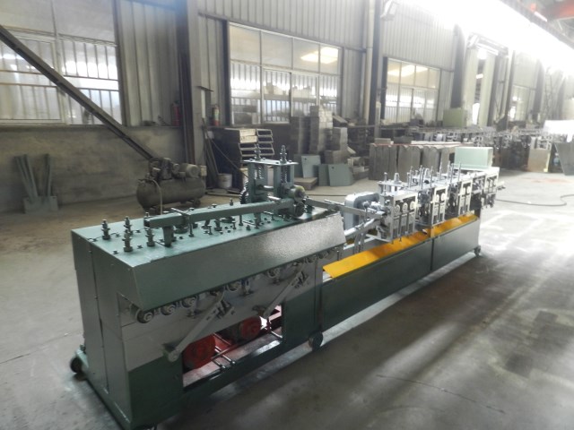 Auto bamboo chopstick sharpening line