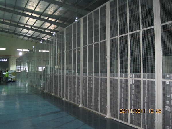 Wire mesh fence