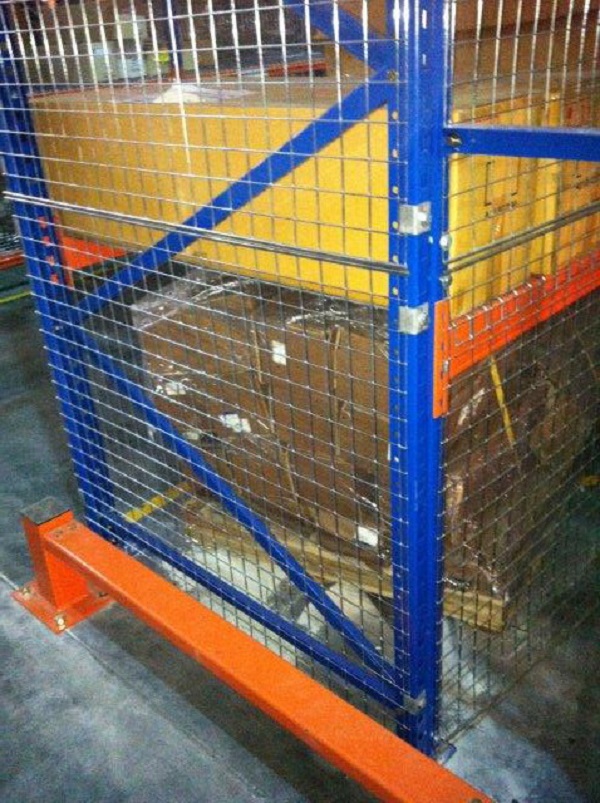 Wire mesh fence