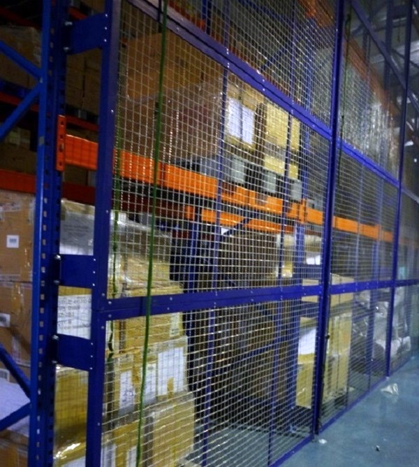 Wire mesh fence