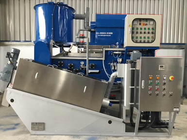 Sludge dewatering machine