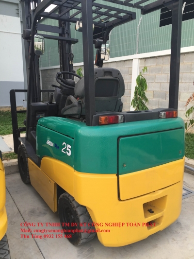 Electric forklift