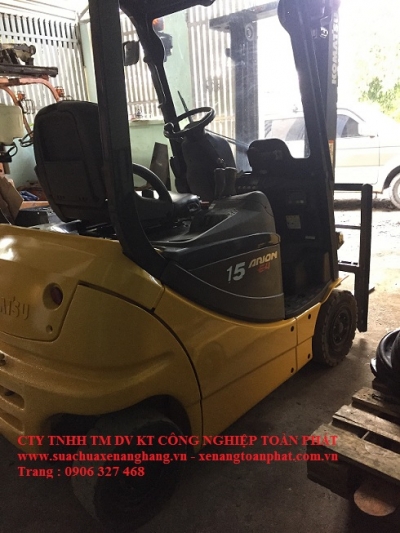 Electric forklift