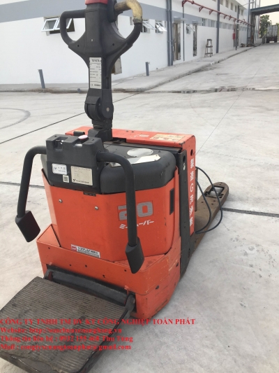 Electric forklift