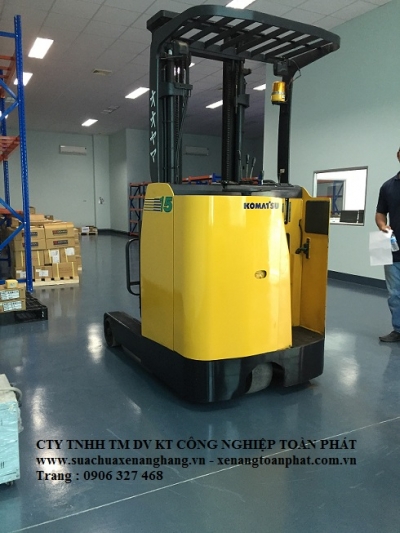 Electric forklift