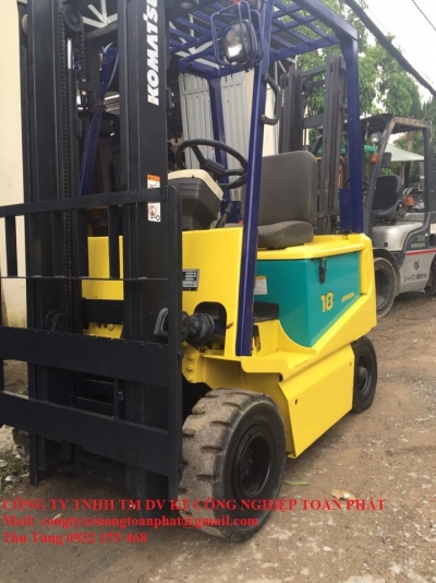 Electric forklift