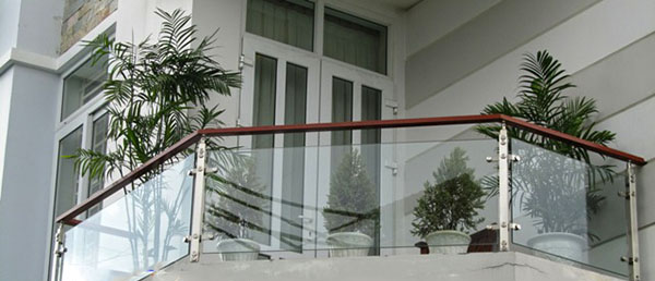 Glass railing
